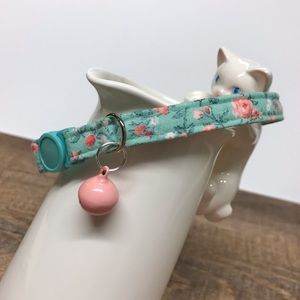 Pink roses on light green cat collar safety buckle
